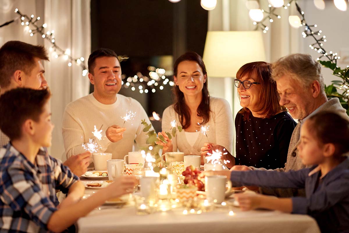 Die Familie besuchen und mit ihr zusammen feiern